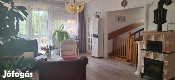 Kerekestelepi, többgenerációs ház, akár panziónak is, eladó!