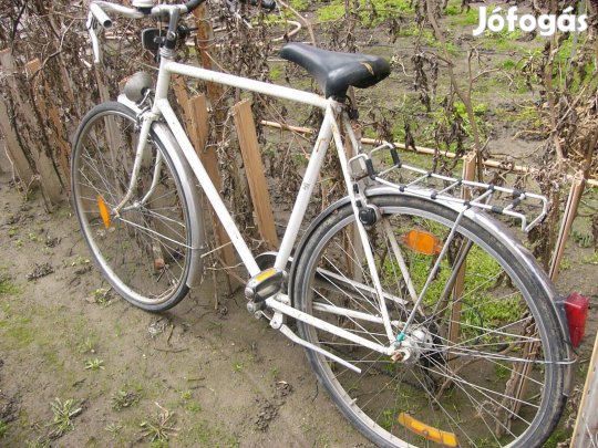 Kerékpár férfi 28-as, fehér, fogaskerék váltós