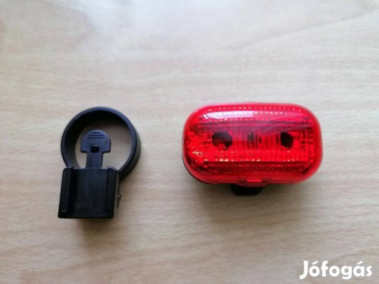 Kerékpár hátsó lámpa, villogó - nyeregcsőre rögzíthető, a lámpafej lev