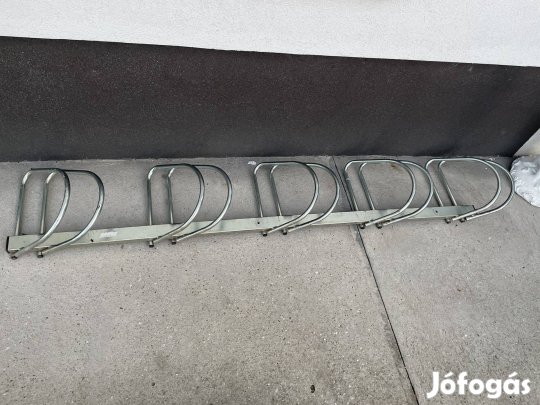 Kerékpár tároló, falra rögzíthető