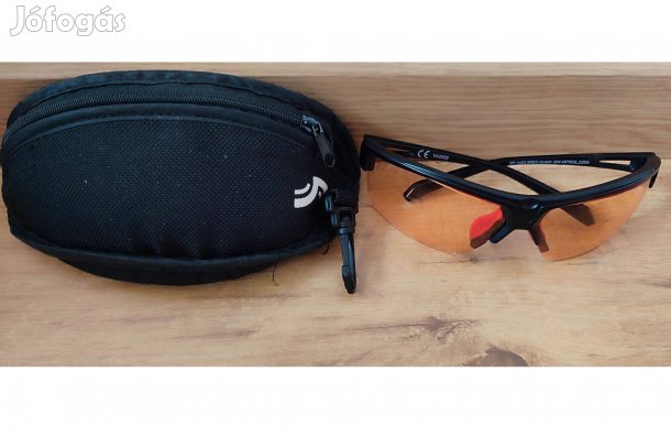 Kerékpáros szemüveg tokkal