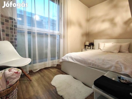 Kerényi Károly utcában, eladó fszt.i lakás.