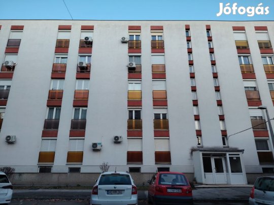 Kerényi Károly utcában, eladó fszt.i lakás.