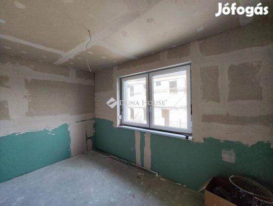 Kerepesi 106 nm-es ház eladó