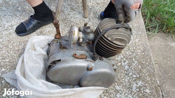 Keresek: Csepel 100 125 blokk régi veterán motor