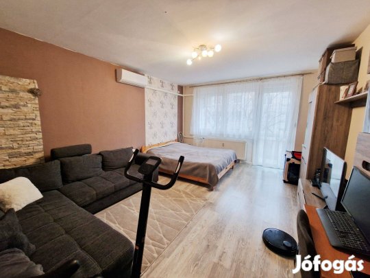 Keresek: Eladó 3 szobás lakás Csepelen a Völgy utcában