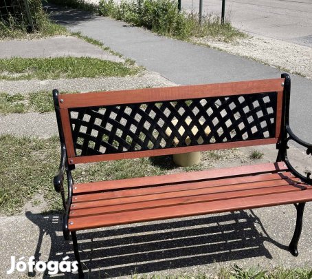 Keresek: Kerti pad, asztal, szék