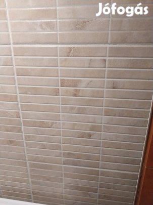 Keresek: csempét keresek. 