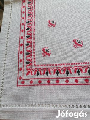 Kerestszemes hímzett terítők  