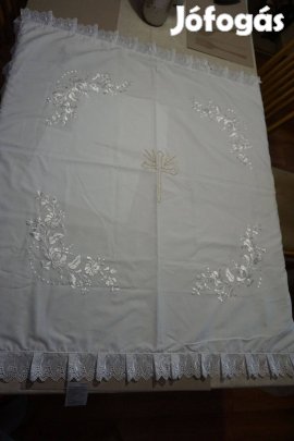 Keresztelő garnitúra eladó leányka újszülött részére matyó hímzéssel