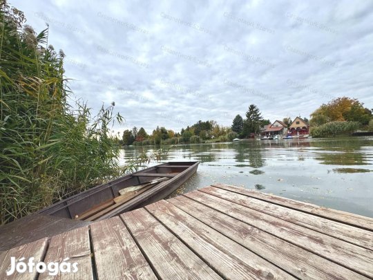 Keresztháti üdülősoron eladó 10+2 férőhelyes nyaraló wellness résszel