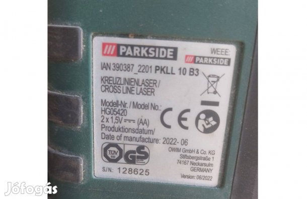 Keresztvonalas szintezőlézer állvánnyal