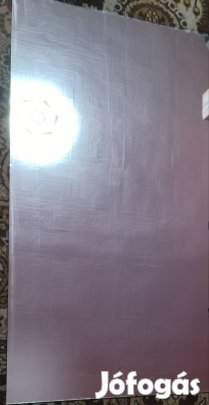 Keret nélküli tükör, törés mentes, minimális hibákkal a szélén.