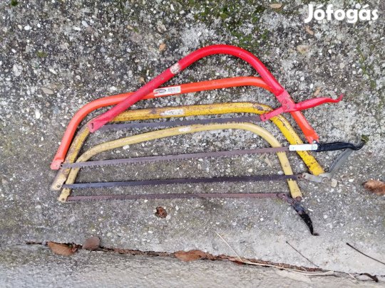 Keretes fafűrész 3 db szettárban, benne a fűrészlap , fűrész