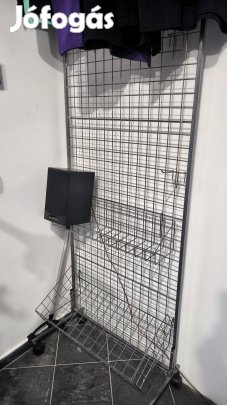 Keretes rácsos állvány 150×70 cm, L láb, 2 kosárral, akasztókkal