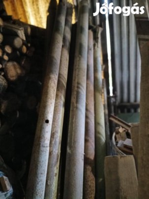 Kerítés oszlopok 6 mm vastag 13:db 2,3-2,5 fm/db