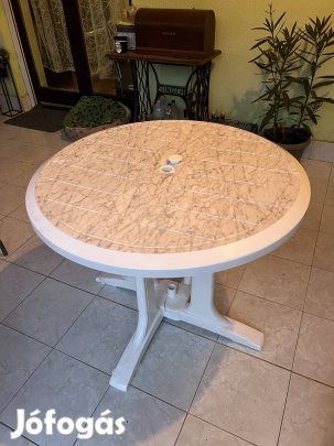 Kerti, asztal, műanyag 