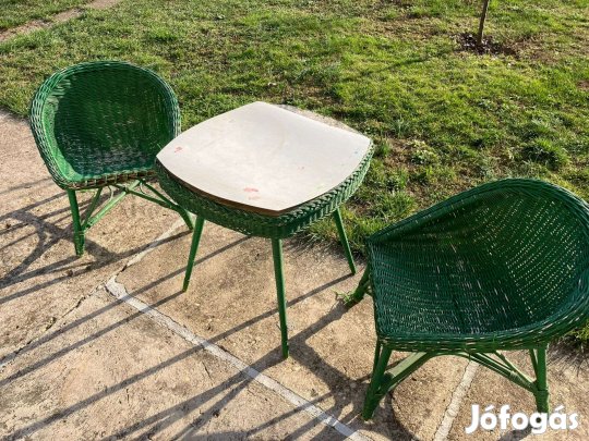 Kerti asztal + 2 szék felújítandó