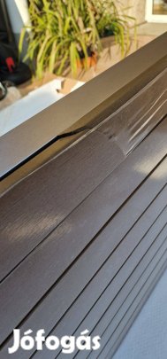 Kerti asztal, kis szállítási sérüléssel