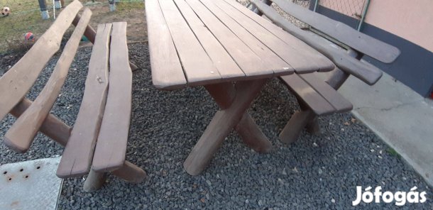 Kerti asztal és bútor