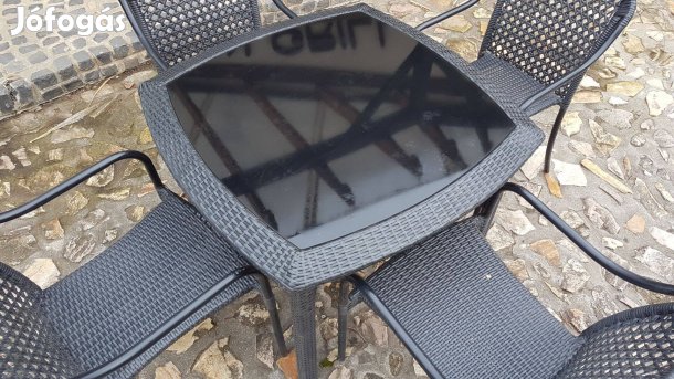 Kerti asztal és szék garnitura