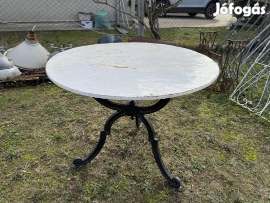 Kerti asztal öntvény láb