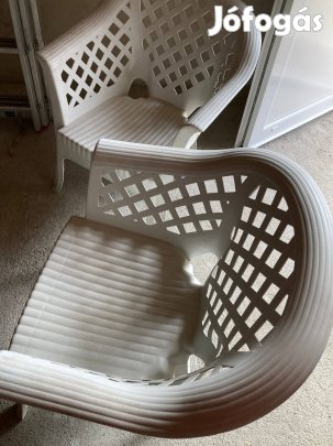 Kerti bútorok eladók
