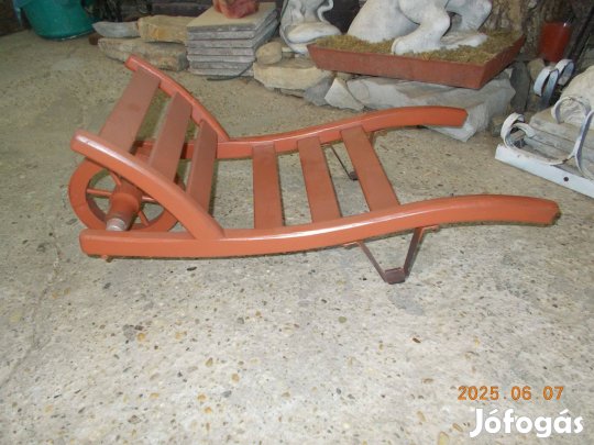 Kerti dísz, virágtartó