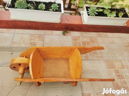 Kerti dísz talicska kicsi