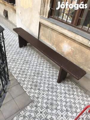 Kerti fapad, 199 cm hosszú, 22 cm széles és 41 cm magas