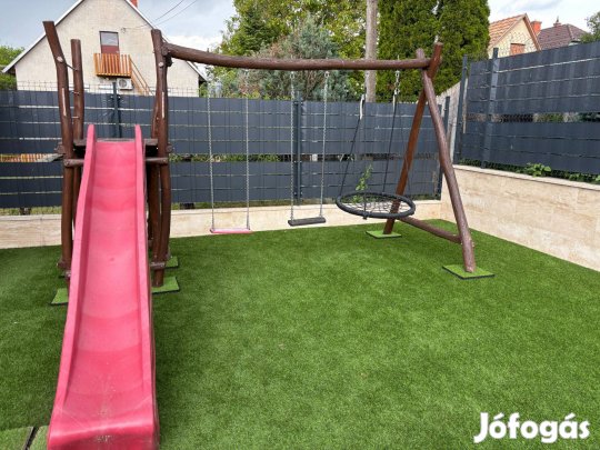 Kerti játszótér tornyos , csúszda, hinta,