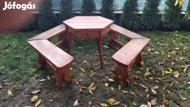 Kerti kiülő,asztal padokkal