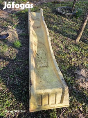 Kerti műanyag csúszda 