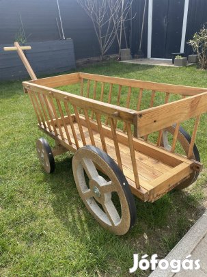 Kerti szekér dekoráció növénytartó 