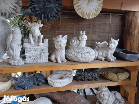 Kerti szobor kutya tacskó cica hal oroszlán bika Fagyálló műkő dísz
