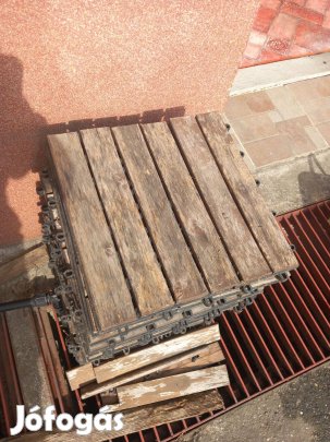 Kerti tipegő 18 db 30x30cm fa az alja müa