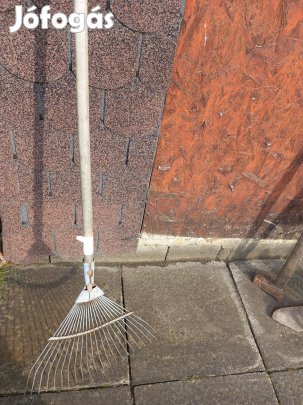 Kerti vas lombgereblye nyéllel