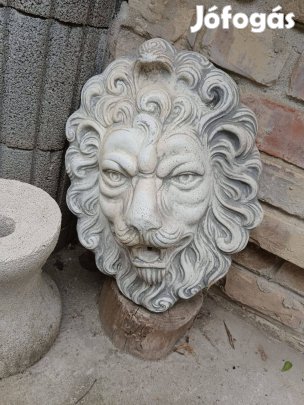 Kerti vízköpő Oroszlán fej Falikút kerti fal dísz Fagyálló műkő ből