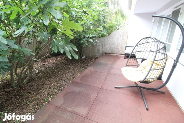 Kertkapcsolatos 3 szobás, nagyteraszos lakás Újszegeden