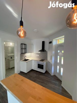 Kertkapcsolatos OTTHON eladó fiataloknak a Rózsadombon