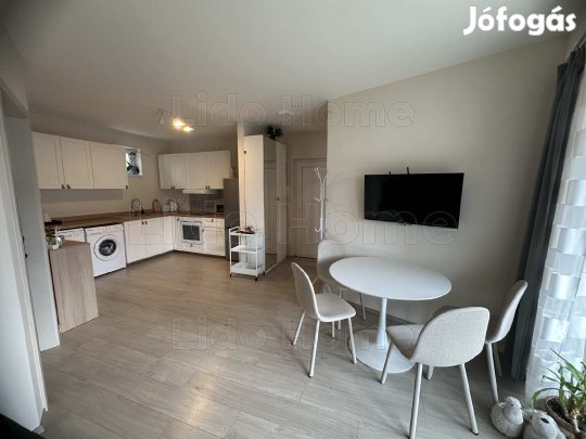 Kertkapcsolatos, modern lakás eladó Siófokon!