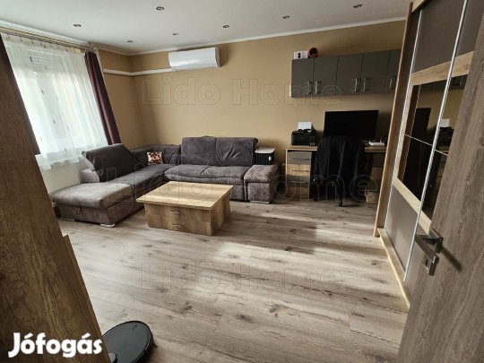 Kertkapcsolatos gyönyörű társasházi lakás eladó Székesfehérváron