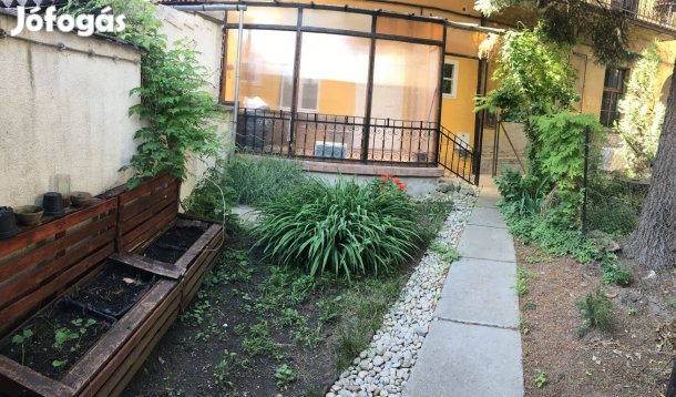 Kertkapcsolatos lakás Keszthely belvárosában, garázzsal eladó
