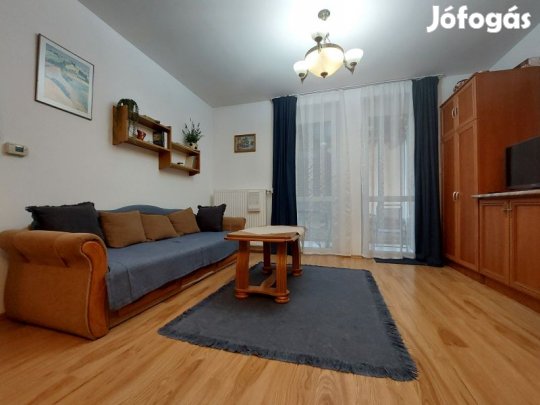 Kertkapcsolatos lakás az Egyetemváros szívében