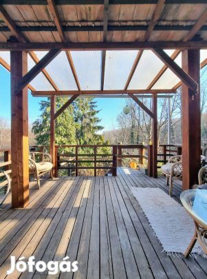 Kertkapcsolatos lakás saját udvarral és fedett terasszal Új-Hermes