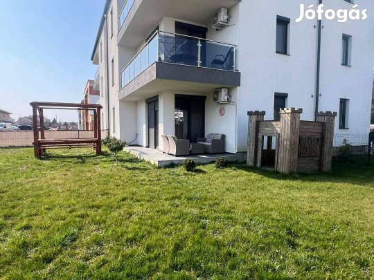 Kertkapcsolatos luxus lakás eladó