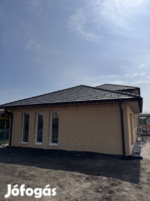 Kertkapcsolatos új építésű lakás Lepsényben!