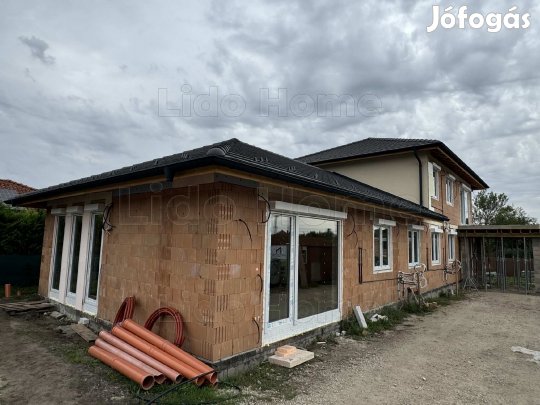 Kertkapcsolatos új építésű lakás Lepsényben!