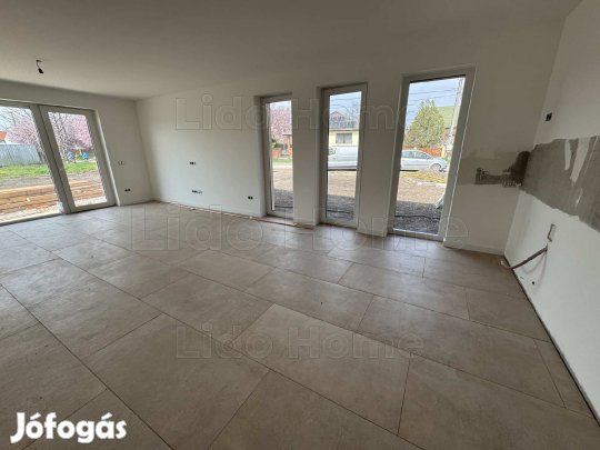 Kertkapcsolatos új építésű lakás Lepsényben!