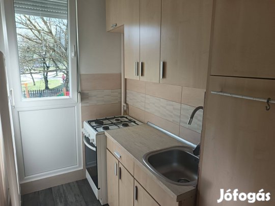Kertvárosban 1. emeleti 35nm2 felújított lakás eladó